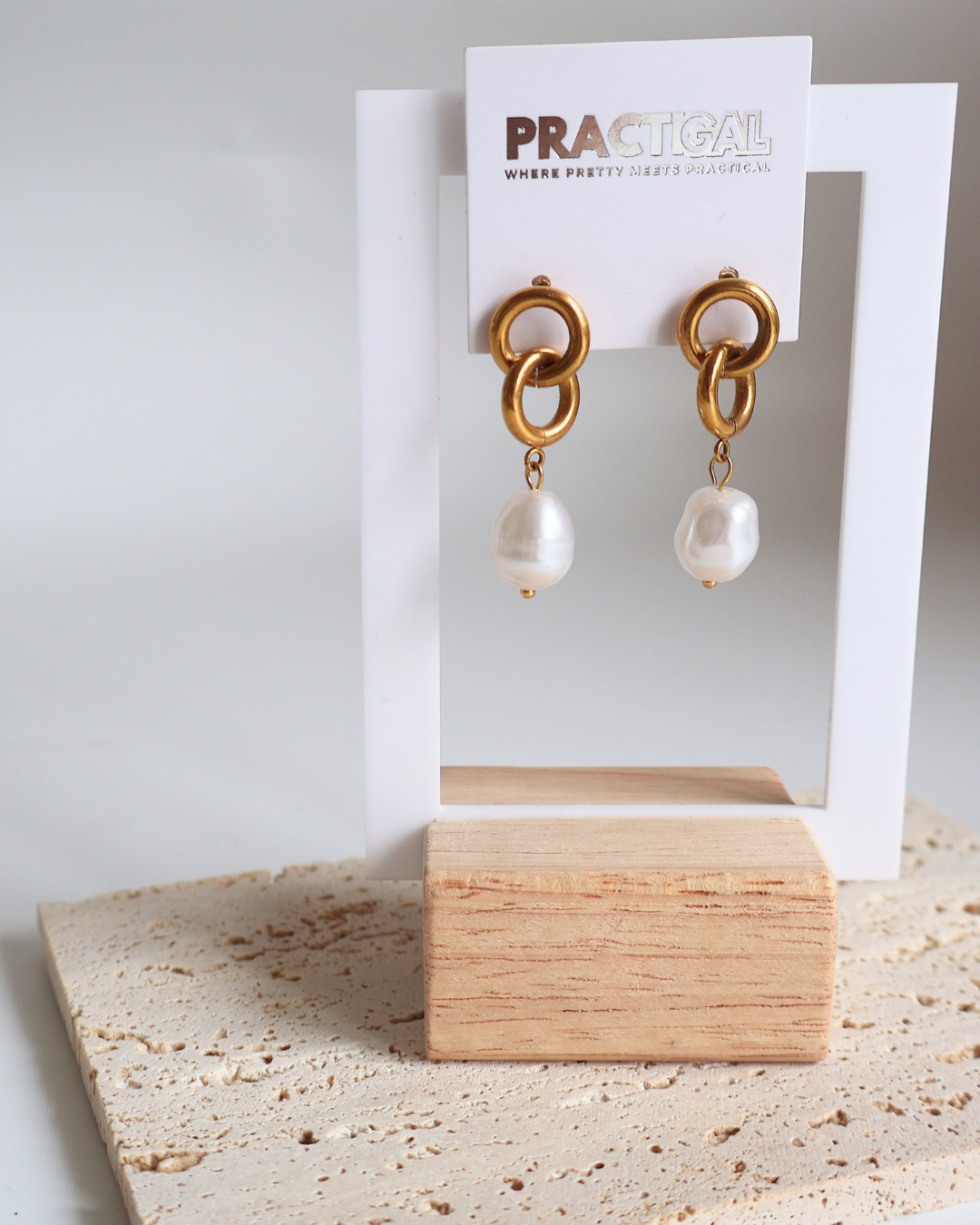 Double link gold pearls